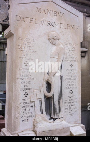 Tombe du Colonel René Bluzet Bluzet et son fils Jean, tous deux victimes de la WW1, cimetière de Passy, Paris, France Banque D'Images