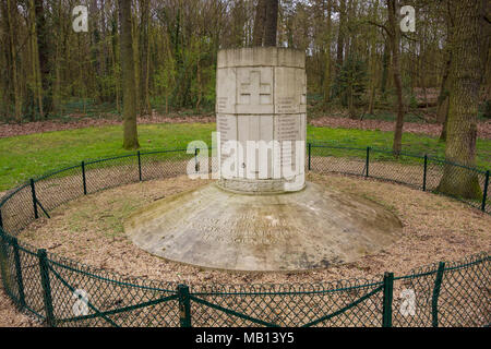 Bois de Boulogne Monument Cascade, marquant l'endroit où 35 de la résistance FTP Group ont été exécutés par les Allemands le 16 août 1944, Paris, France Banque D'Images