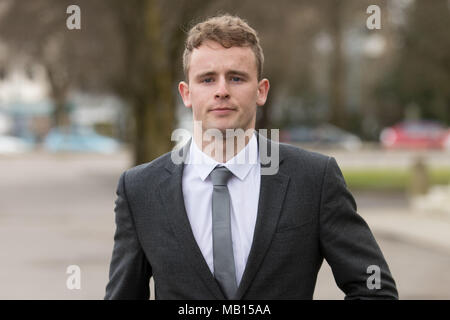 Otto nageur Putland, 24, qui a représenté le pays de Galles aux Jeux du Commonwealth en 2014, les feuilles de la Crown Court de Cardiff où il est accusé d'avoir violé une femme après une soirée à Cardiff en juillet 2015. Banque D'Images