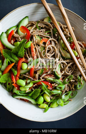 Nouilles Soba aux légumes Banque D'Images