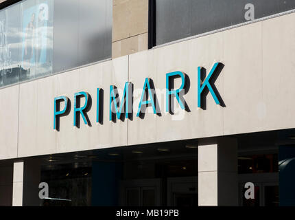 Primark signer dans le centre-ville, Nottingham, Nottinghamshire, Angleterre - 3 Avril 2018 Banque D'Images