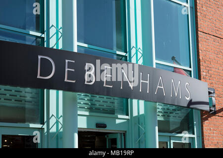 Entrée Debenhams et signe, Lincoln, Lincolnshire, Royaume-Uni - 5 Avril 2018 Banque D'Images