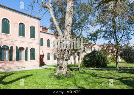 L'île de San Servolo, (Isola di San Servolo, île de la Mad) Venise, Vénétie, Italie l'Université internationale de Venise de logement et l'asile d'aliénés Banque D'Images