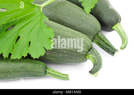 Quatre grosses courgettes sur un fond blanc Banque D'Images