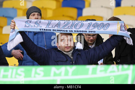 Kiev, UKRAINE - le 15 mars 2018 : SS Lazio partisans montrer leur appui au cours de l'UEFA Europa League Round de 16 match contre FC Dynamo Kiev à NSK Olimpi Banque D'Images