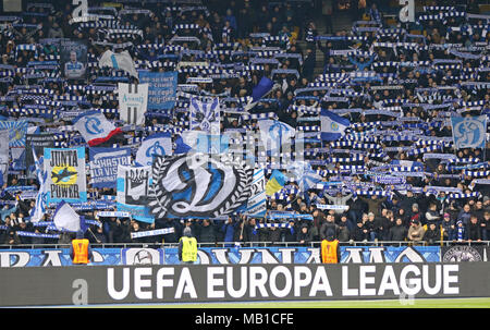 Kiev, UKRAINE - le 15 mars 2018 : FC Dynamo Kyiv partisans montrer leur appui au cours de l'UEFA Europa League Round de 16 match contre SS Lazio à Olimpi NSK Banque D'Images