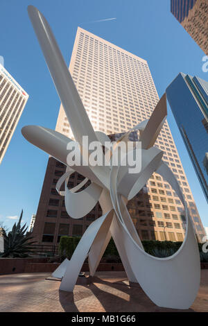 "Ulysse" par Alexander Liberman, Los Angeles, Californie, sculpture en acier peint, 1988, Mellon Bank Center Plaza à Hope Street Banque D'Images