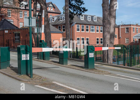 Les conducteurs de voitures doivent payer 20p pour utiliser le pont traversant la rivière Kingsland Servern dans Shrewsbury Banque D'Images