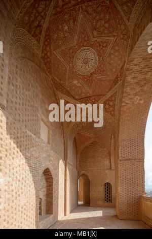 Détail de galeries en stuc de mausolée d'Uljaytu, Sultaniyya, Iran Banque D'Images