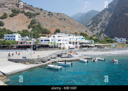 Vue sur le port, Agia Roumeli, Sfakia, Chania, Crete Région (Crète), Grèce Banque D'Images
