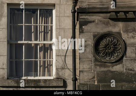 L'ancien bâtiment de l'Académie constitue la pierre angulaire de la terrasse Rose, un bel exemple de l'architecture géorgienne à Perth, Ecosse, Royaume-Uni Banque D'Images