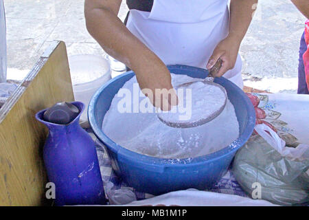 Faire de tapioca, marché libre, Belem, Paraiba, Brazil Banque D'Images