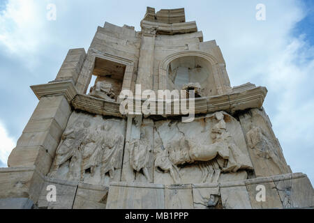 Monument de Philopappos est un ancien mausolée grec et le monument dédié à Gaius Julius Antiochus Épiphane Philopappos ou Philopappus à Athènes. Banque D'Images