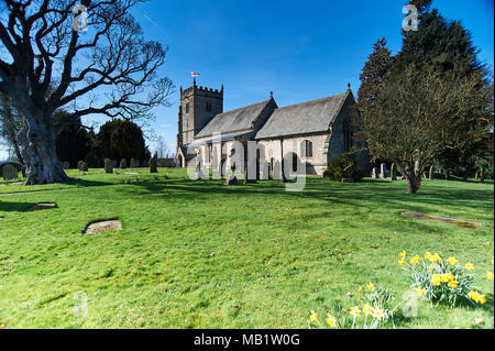 L'église de Saint Pierre, par un beau jour de printemps, dans le village de Hutton Cranswick, l'East Riding of Yorkshire, Angleterre, Royaume-Uni. Banque D'Images