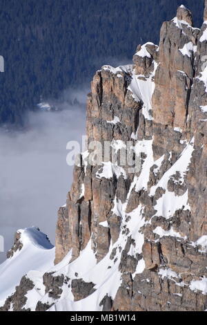 Regardant vers le bas sur les sommets de Courchevel de Verdon Banque D'Images