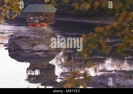 La chambre sur la Drina, avec la couleur des feuilles d'automne, au crépuscule, Beograd, Serbie, octobre Banque D'Images