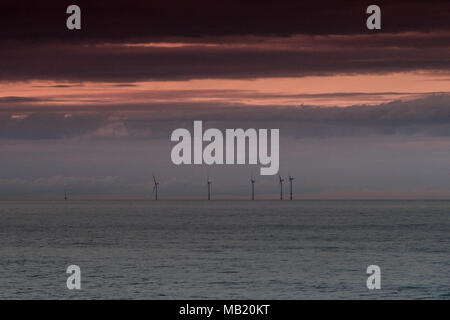 Tyne et Wear. 5ème apr 2018. Météo France : Le soleil se couche derrière les nuages à la suite d'une journée claire à Tyne & Wear. Crédit : Dan Cooke/Alamy Live News Banque D'Images