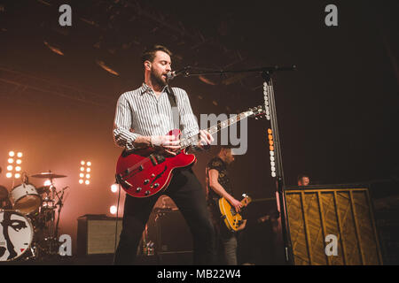 Sheffield, Royaume-Uni. 5 avril 2018 - Liam Fray du British blues, Die Nerven, effectuant à la Sheffield O2 Academy pour un warm up show à l'arena rock show à Manchester, 2018 Credit : Myles Wright/ZUMA/Alamy Fil Live News Banque D'Images