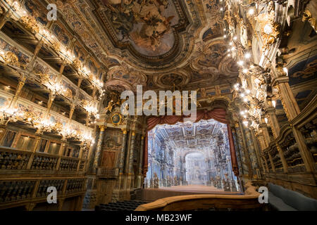 16 mars 2018, Bayreuth, Allemagne : l'opéra Markgräfliche rénové. Après des rénovations qui ont duré 6 ans l'opéra sera rouvert le 12 avril 2018. Photo : Daniel Karmann/dpa Banque D'Images