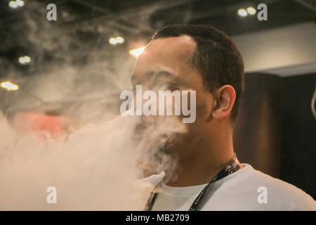 London UK. 6 mars 2018. La 4e convention Bourrage Vape au centre ExCel a attiré des centaines de vaping passionnés et cigarette électronique entreprises dans un lieu strictement non fumeurs de tabac : Crédit amer ghazzal/Alamy Live News Banque D'Images