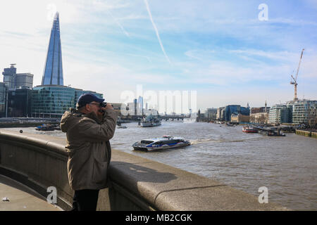 London UK. 6ème apr 2018. Météo France : London profitez de l'après-midi de printemps soleil sur London Riverside sur la journée la plus chaude de l'année Crédit : amer ghazzal/Alamy Live News Banque D'Images