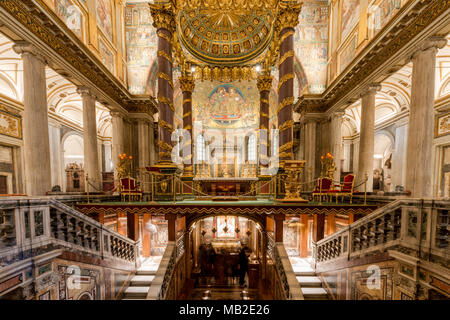 ROME, ITALIE, LE 07 MARS 2018 : temps d'exposition photo à l'intérieur de l'église Santa Maria Maggiore, l'important patrimoine de Rome, Italie Banque D'Images