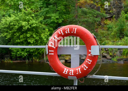 Bouée sur le quai de l'île de Valaam Banque D'Images