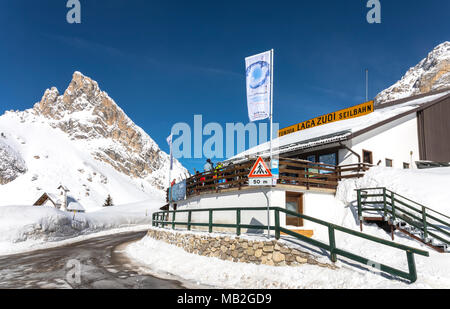 Téléphérique de Passo Falzarego Lagazuoi, Cortina d'Ampezzo, village du district de Belluno, Veneto, Italie Banque D'Images