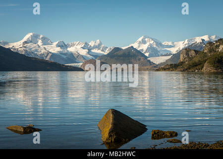 Cordillera Darwin, dans la baie d'Ainsworth, PN Alberto de Agostini, la Terre de Feu, Patagonie, Chili Banque D'Images