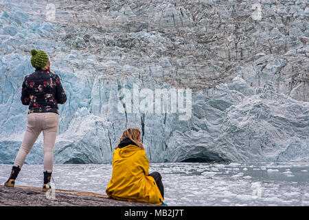 Les touristes, dans le canal de Beagle, Glacier Pía (nord-ouest), PN Alberto de Agostini, la Terre de Feu, Patagonie, Chili Banque D'Images