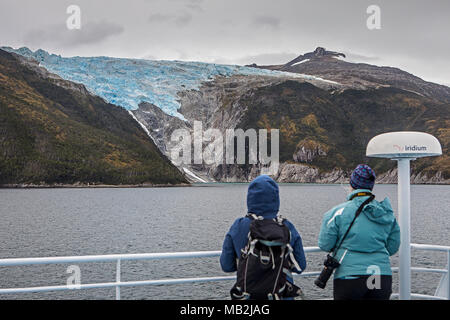 Dans l'Avenue, de la Romanche Glacier des glaciers de Ventus en bateau de croisière, PN Alberto de Agostini, la Terre de Feu, Patagonie, Chili Banque D'Images