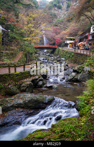 En automne cascade Minoo, Osaka, Japon Banque D'Images