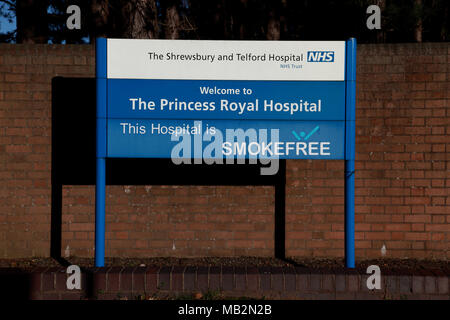 Panneau à l'entrée de la princesse Royale, une partie de l'hôpital et de Shrewsbury Telford Hospital Trust Banque D'Images