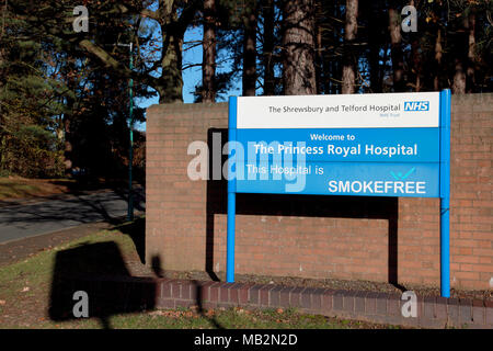 Panneau à l'entrée de la princesse Royale, une partie de l'hôpital et de Shrewsbury Telford Hospital Trust Banque D'Images