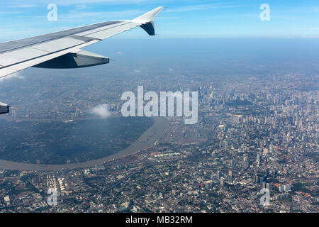 Vue depuis un avion à l'escadre le centre-ville, vue aérienne, Bangkok, Thaïlande Banque D'Images