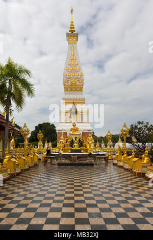 Chedi de Wat Phra That Phanom, temple complexe dans Amphoe que Phanom, province de Nakhon Phanom, Isan, Thaïlande Banque D'Images