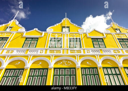 Bâtiment historique dans le Dutch-Caribbean Penha de style colonial, détails sur le côté Breedestrat, Punda district de Willemstad, Curaçao, Janvier 2018 Banque D'Images