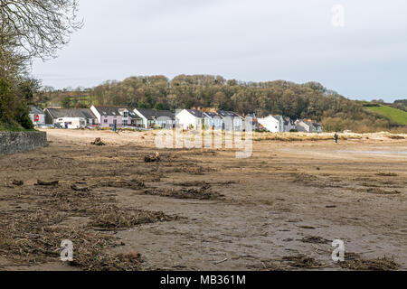 Llanstephan, ou Llansteffan Village, sur la rive ouest de l'estuaire de la rivière Tywi, dans le Carmarthenshire, au sud du pays de Galles Banque D'Images