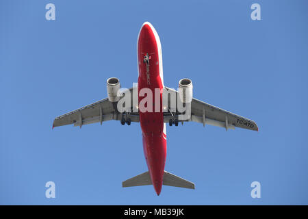 ISTANBUL, TURQUIE - janvier 06, 2018 AtlasGlobal : Airbus A319-112 (CN 1124) l'atterrissage à l'aéroport Ataturk d'Istanbul. AtlasGlobal est une compagnie turque avec Banque D'Images