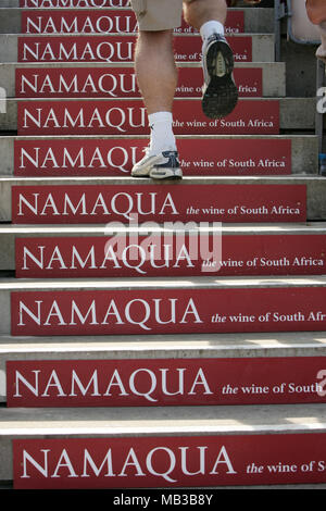 Le Namaqua vin d'Afrique du parrainage sur la campagne de marketing des escaliers à la vingt20 cup match de cricket au Rose Bowl Hampshire. Banque D'Images