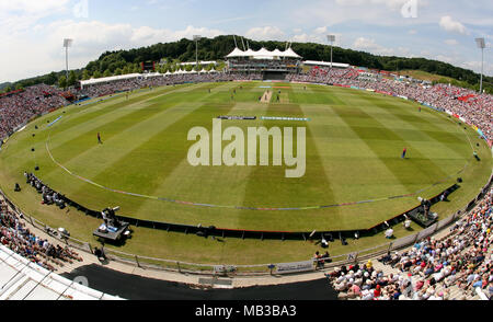 Le Rose Bowl accueil de Hampshire Cricket avant le réaménagement montrant le guichet au cours d'un match en 2008. Banque D'Images