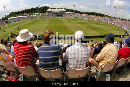 Le Rose Bowl accueil de Hampshire Cricket avant le réaménagement montrant le guichet au cours d'un match en 2008. Banque D'Images