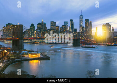 Pont de Brooklyn (©J & W ROEBLING 1876) CENTRE-VILLE RIVIÈRE EAST, MANHATTAN NEW YORK USA Banque D'Images