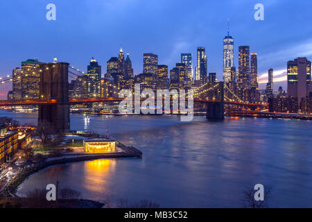 Pont de Brooklyn (©J & W ROEBLING 1876) CENTRE-VILLE RIVIÈRE EAST, MANHATTAN NEW YORK USA Banque D'Images