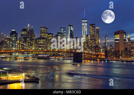 Pont de Brooklyn (©J & W ROEBLING 1876) CENTRE-VILLE RIVIÈRE EAST, MANHATTAN NEW YORK USA Banque D'Images