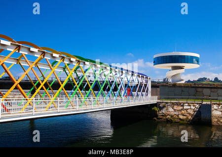 Aviles, Espagne - Juillet 4,2017 : Niemeyer Centre building à Aviles. Le centre culturel a été conçu par l'architecte Brésilien Oscar Niemeyer. Banque D'Images