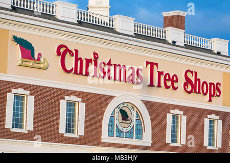 Un arbre de Noël logo boutiques vu sur un magasin de détail/de Hagerstown, Maryland le 5 avril 2018. Banque D'Images