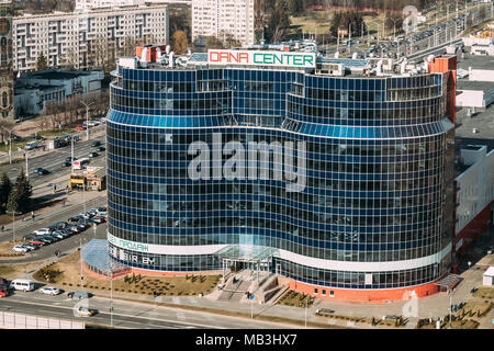 Minsk, Belarus - 4 Avril, 2017 : Vue aérienne de la construction d'Dana Mall Center de l'Avenue de l'indépendance Banque D'Images