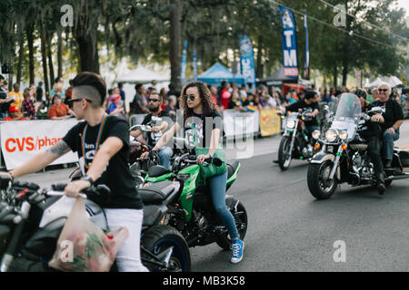 Les motards pour mars d'impulsions à Orlando Pride Parade (2016). Banque D'Images