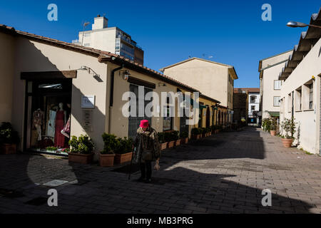 CECINA, Toscane, Italie - 31 mars 2018 : pas de personne marche en Vicolo Bargilli Banque D'Images